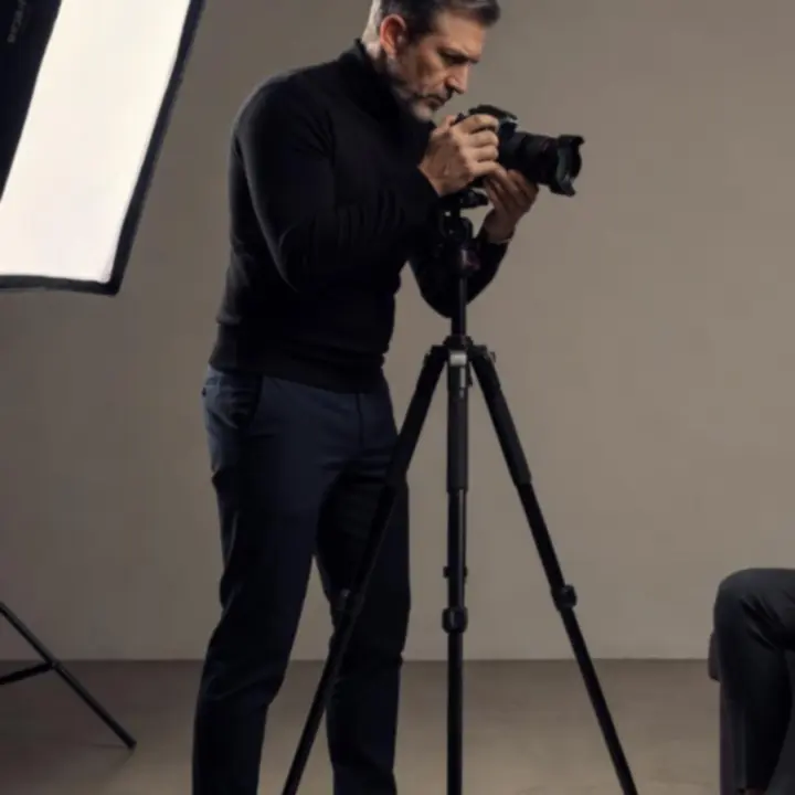 Artystyczny portret kobiety wykonany w profesjonalnym studiu